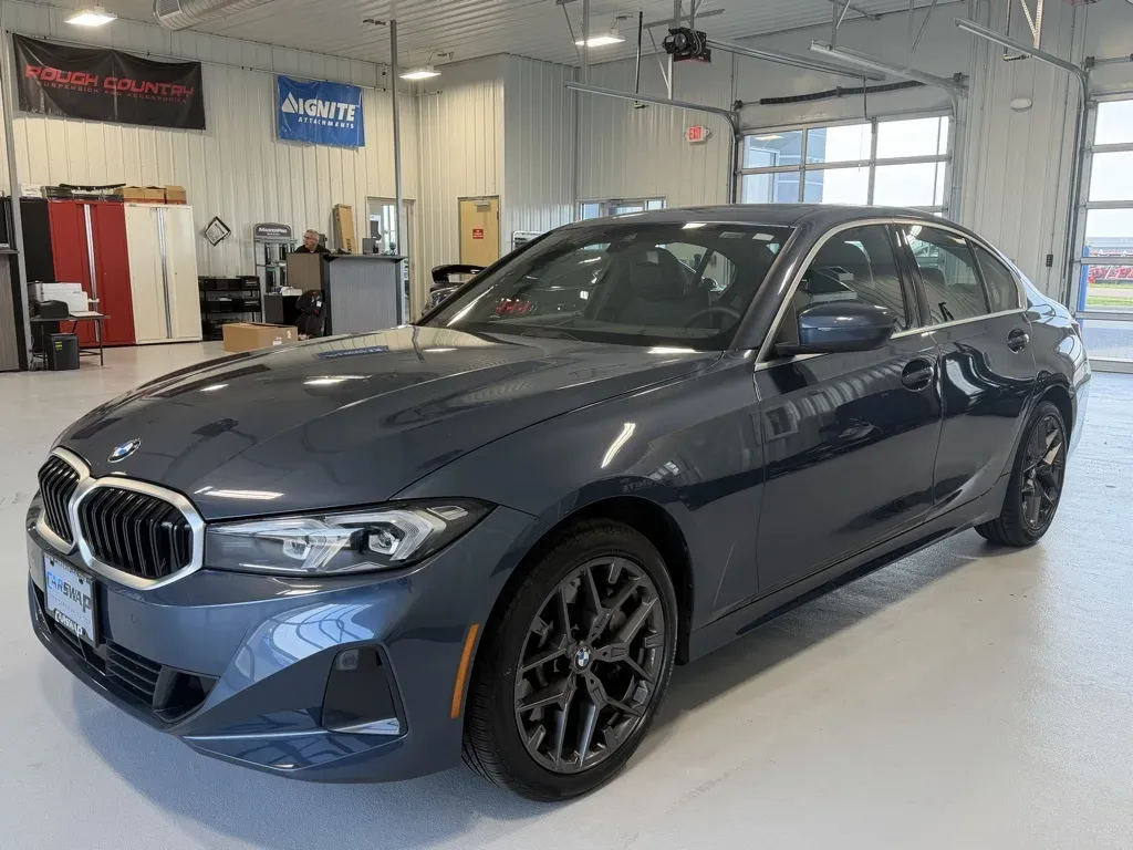 BMW 3 Series photo 7