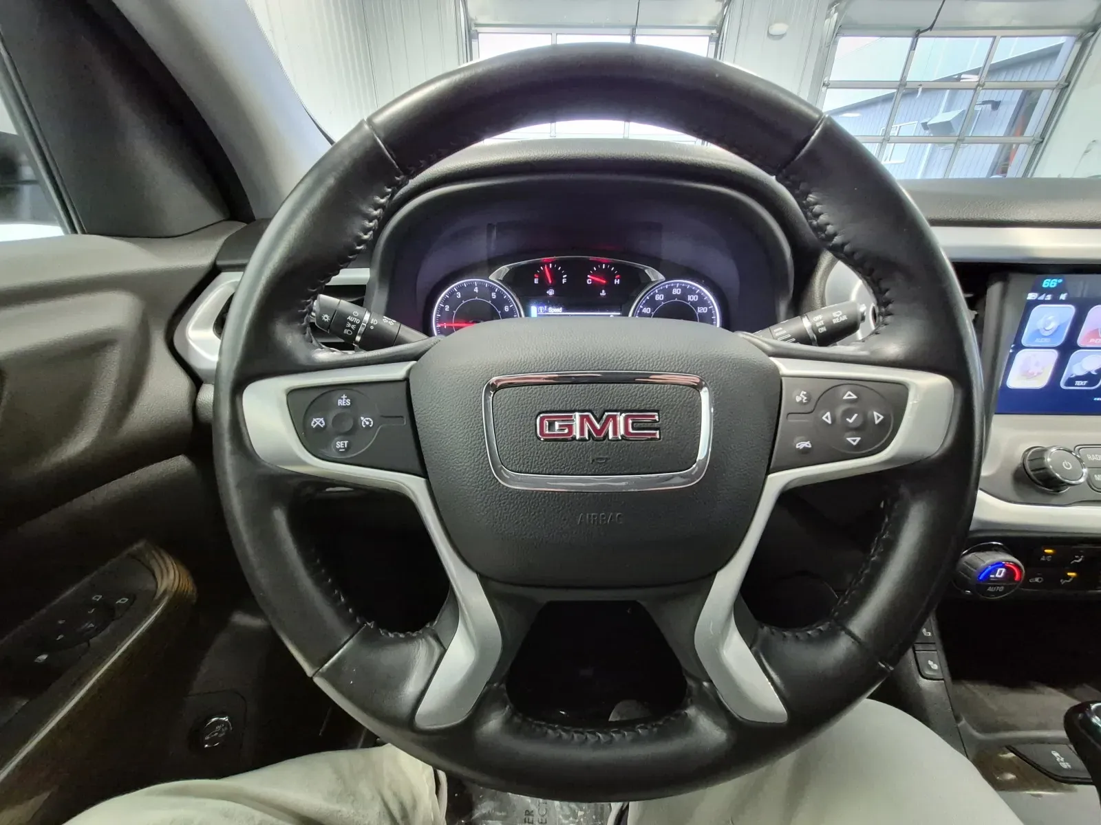 GMC Acadia photo 10