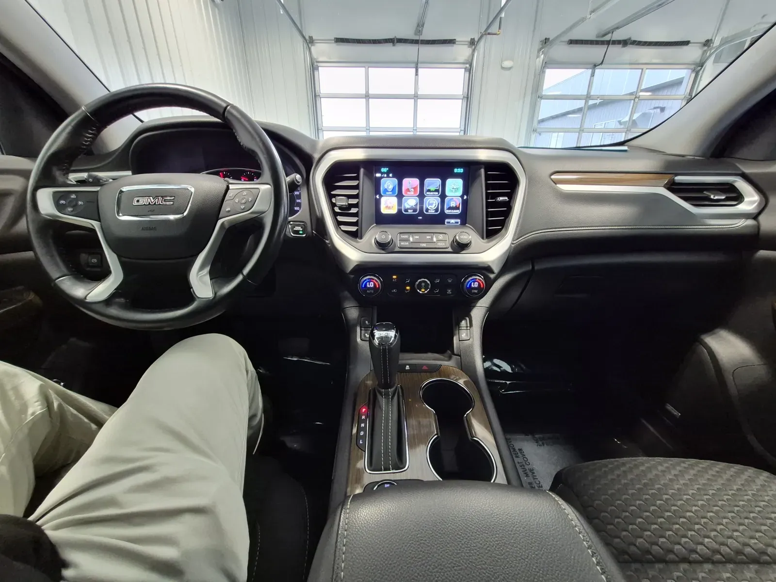 GMC Acadia photo 9