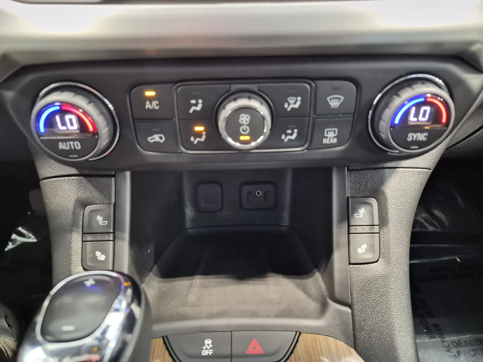 GMC Acadia photo 16