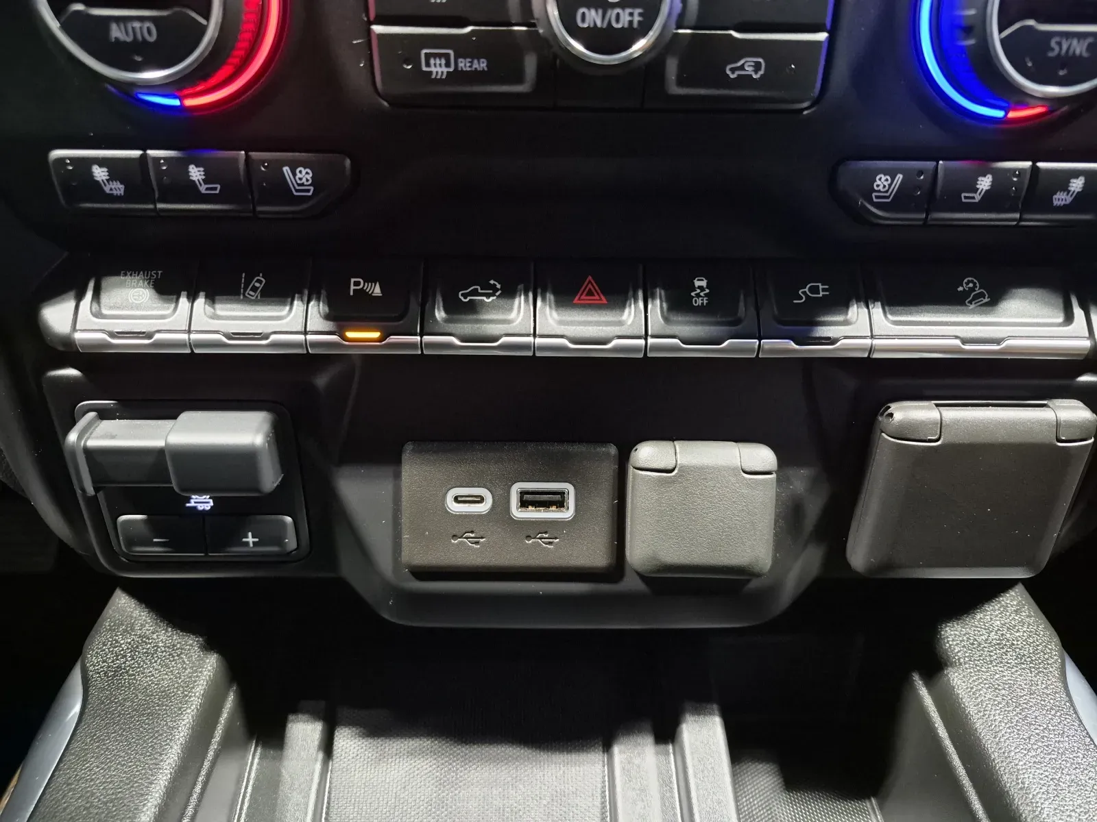 Chevrolet Silverado photo 21