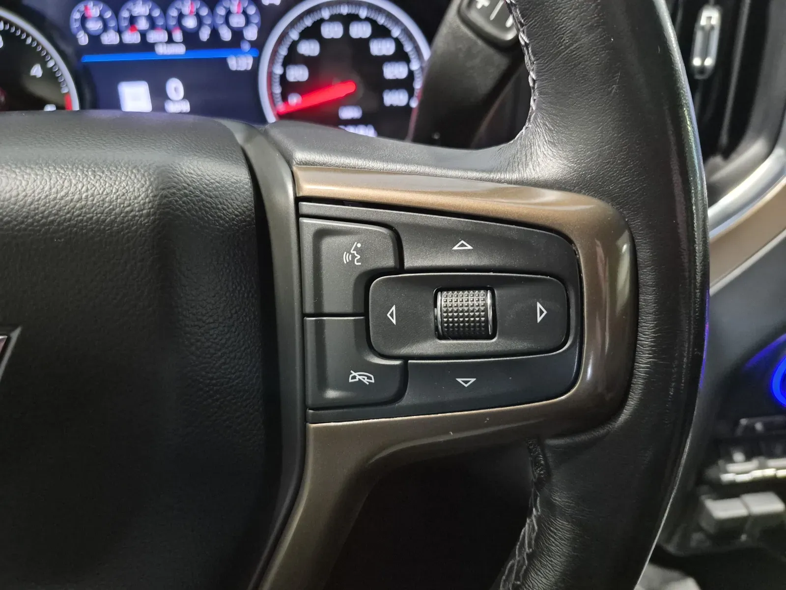 Chevrolet Silverado photo 12