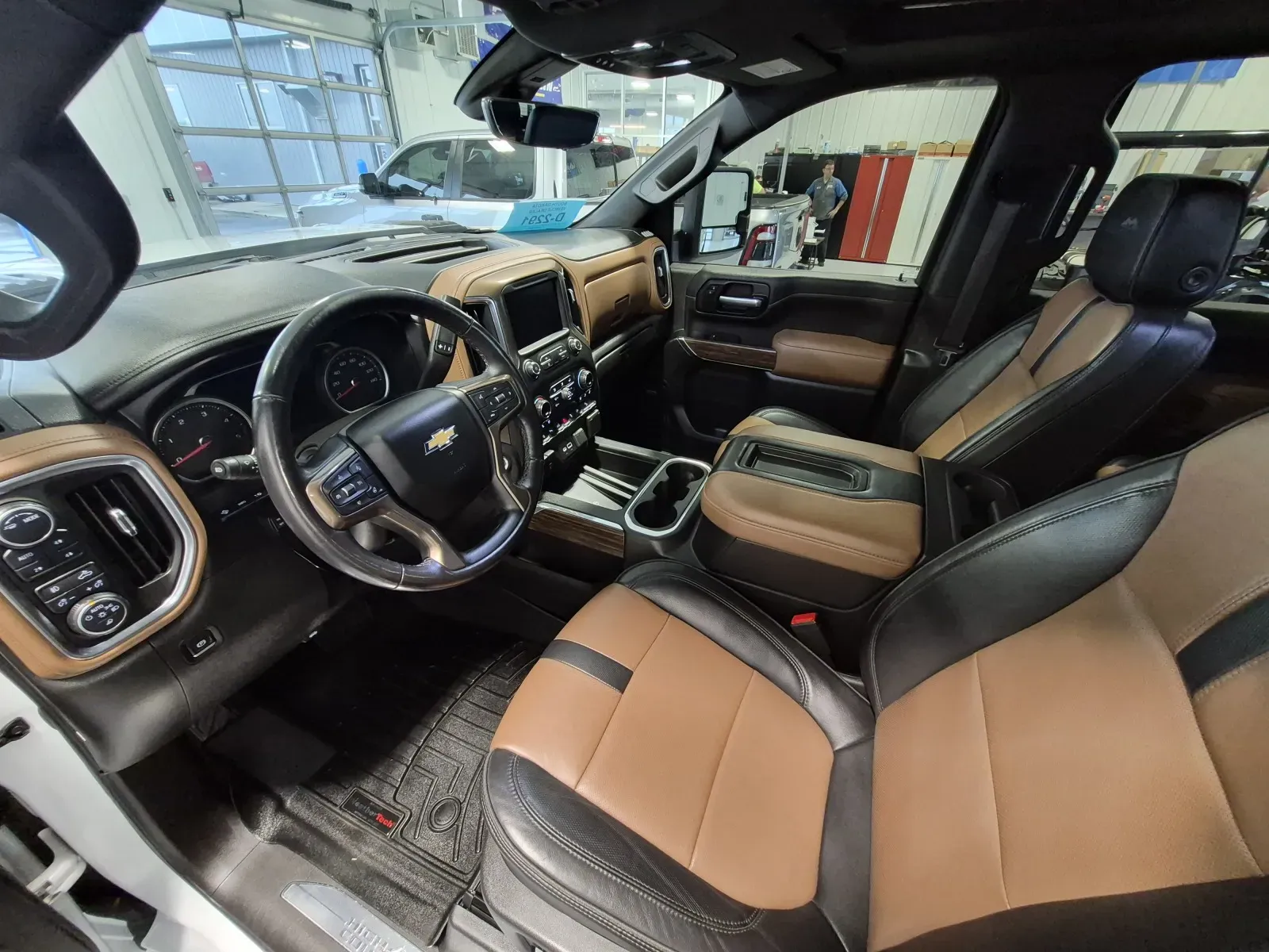 Chevrolet Silverado photo 8
