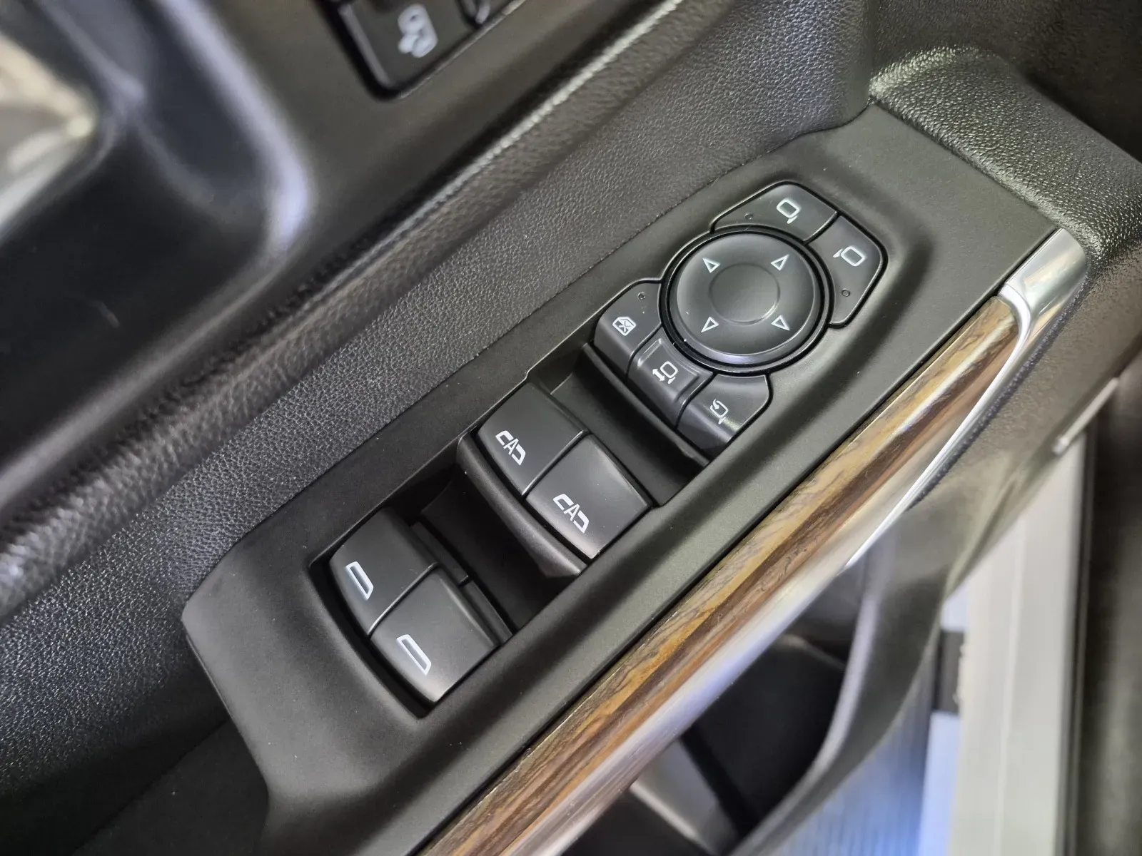 Chevrolet Silverado photo 15