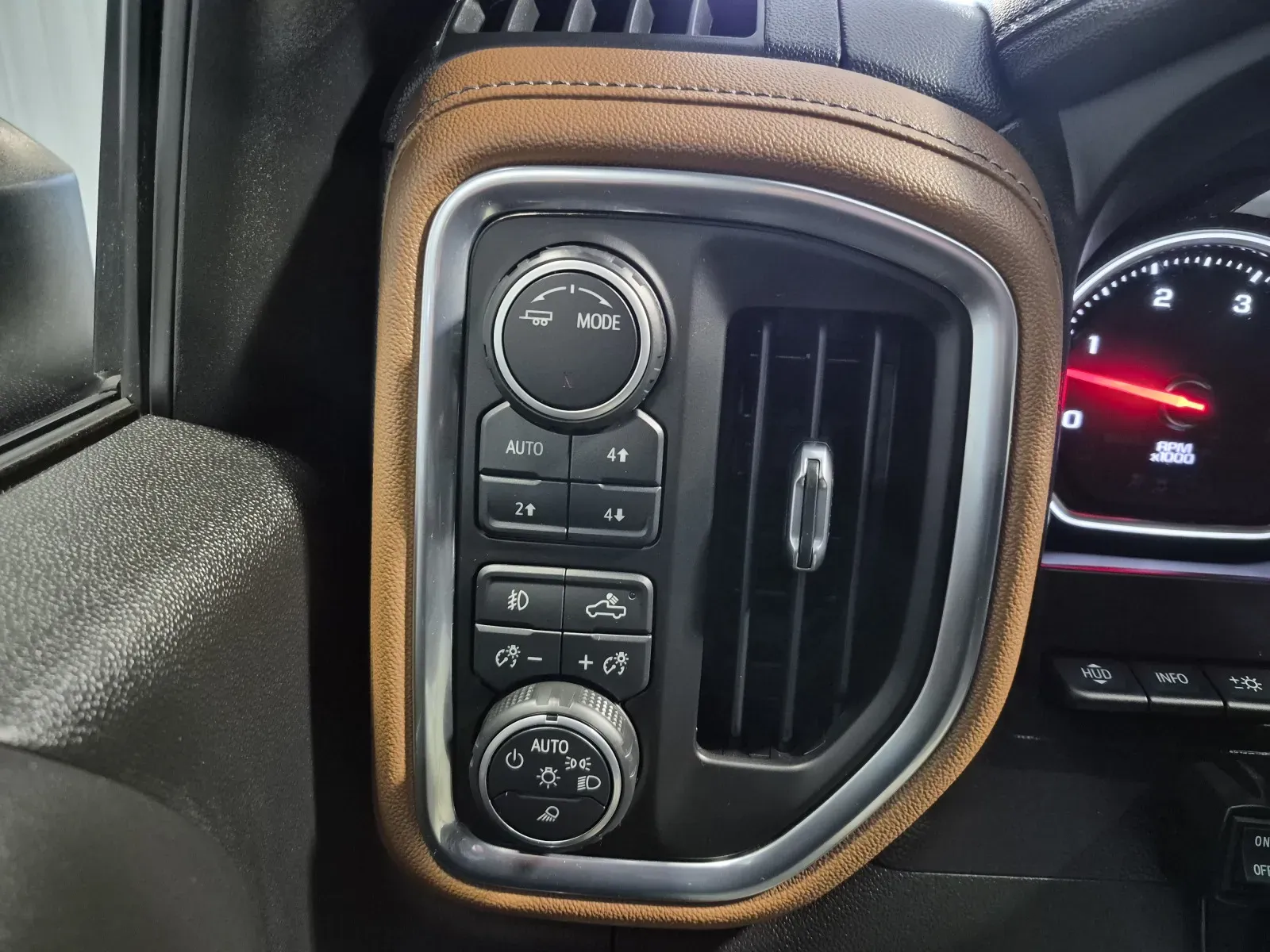Chevrolet Silverado photo 14