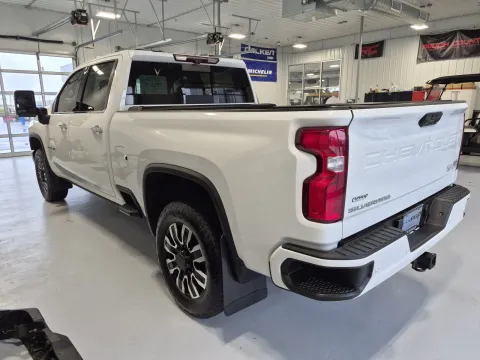 More photos of 2021 Chevrolet Silverado 2500 HD High Country at CarSwap, SD
