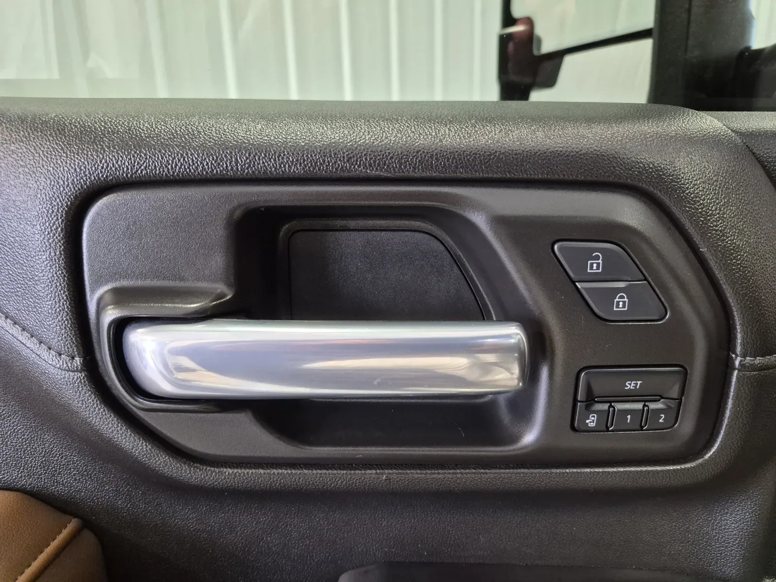 Chevrolet Silverado photo 16