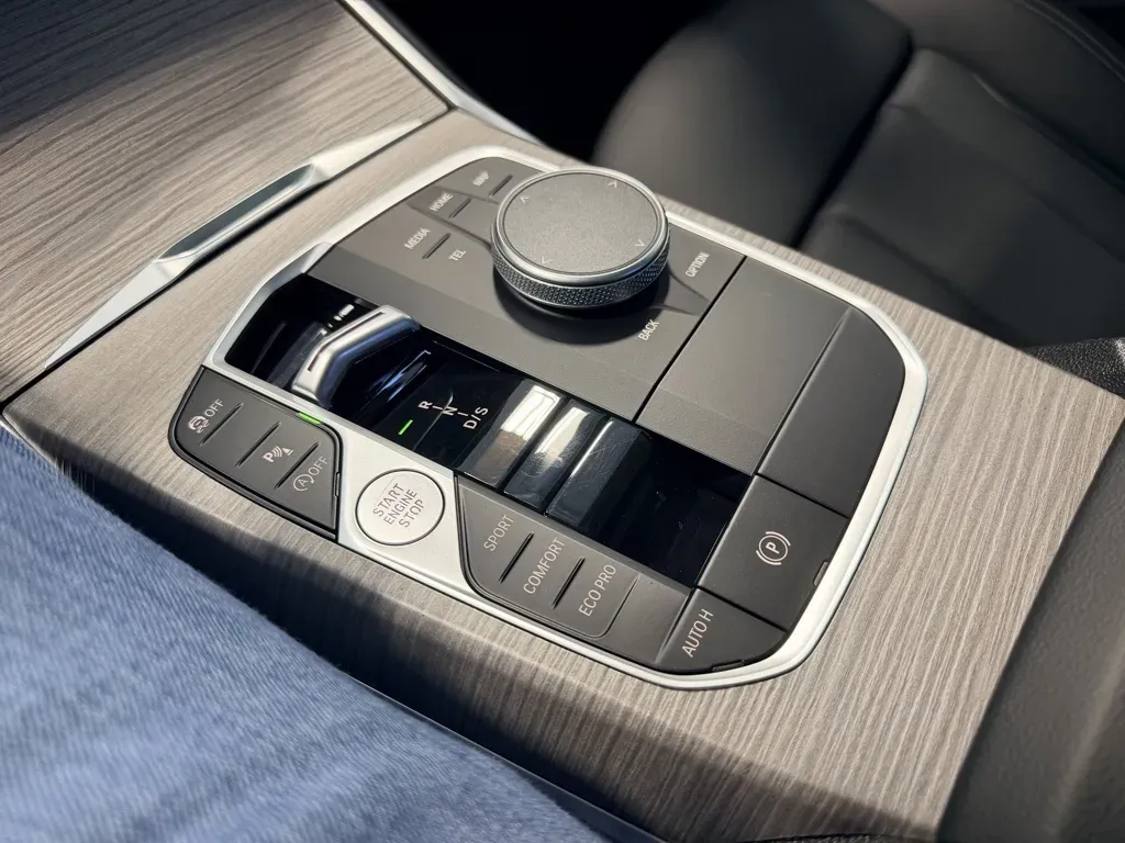 BMW 3 Series photo 24