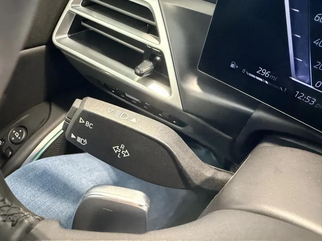 BMW 3 Series photo 17