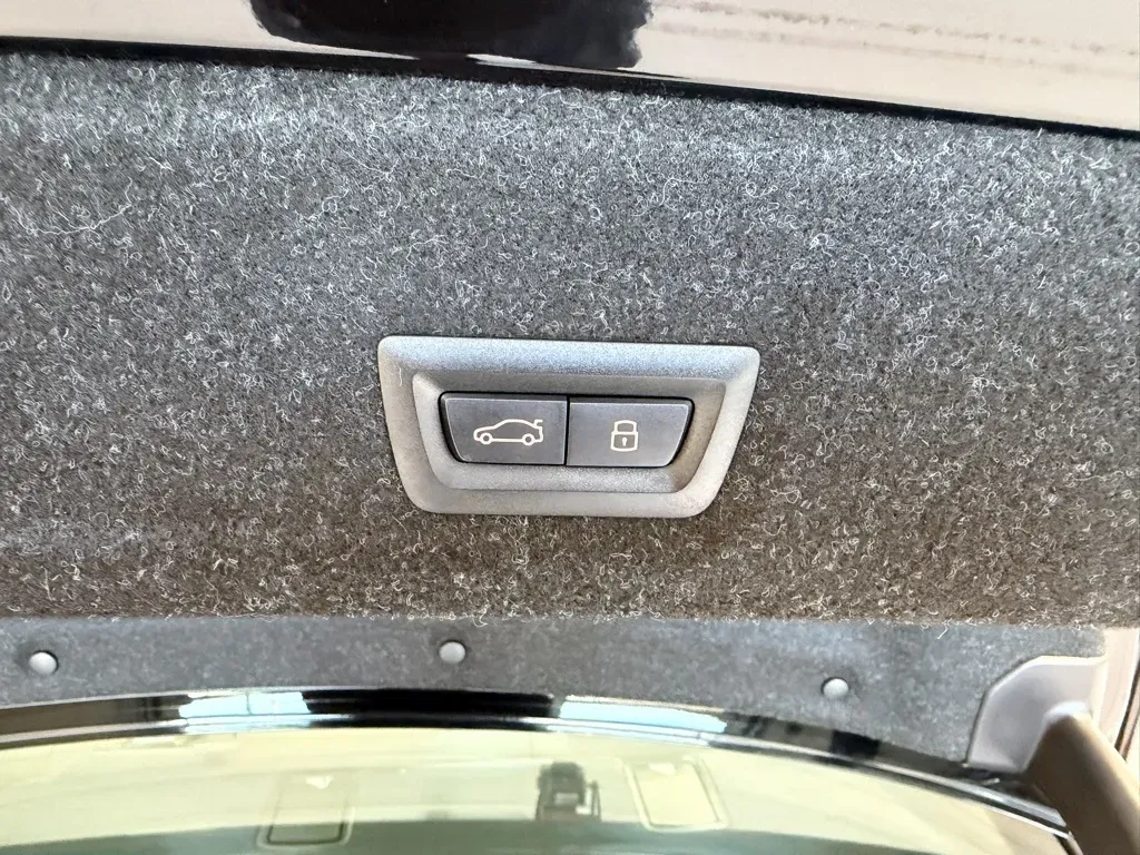 BMW 3 Series photo 35