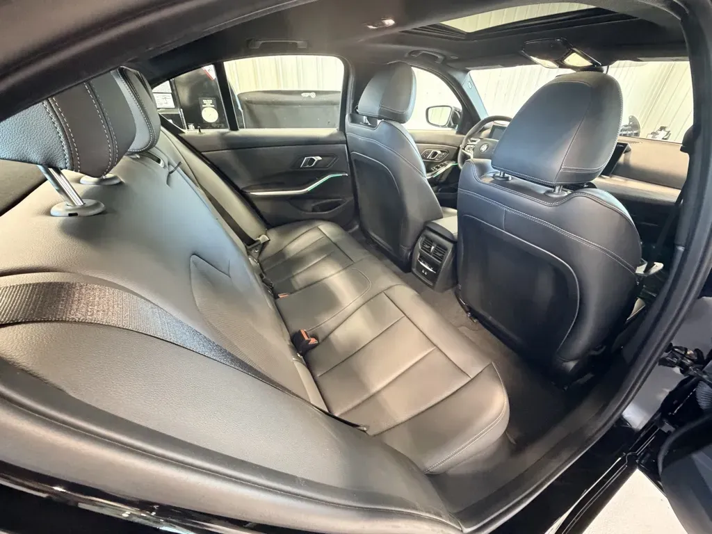 BMW 3 Series photo 39