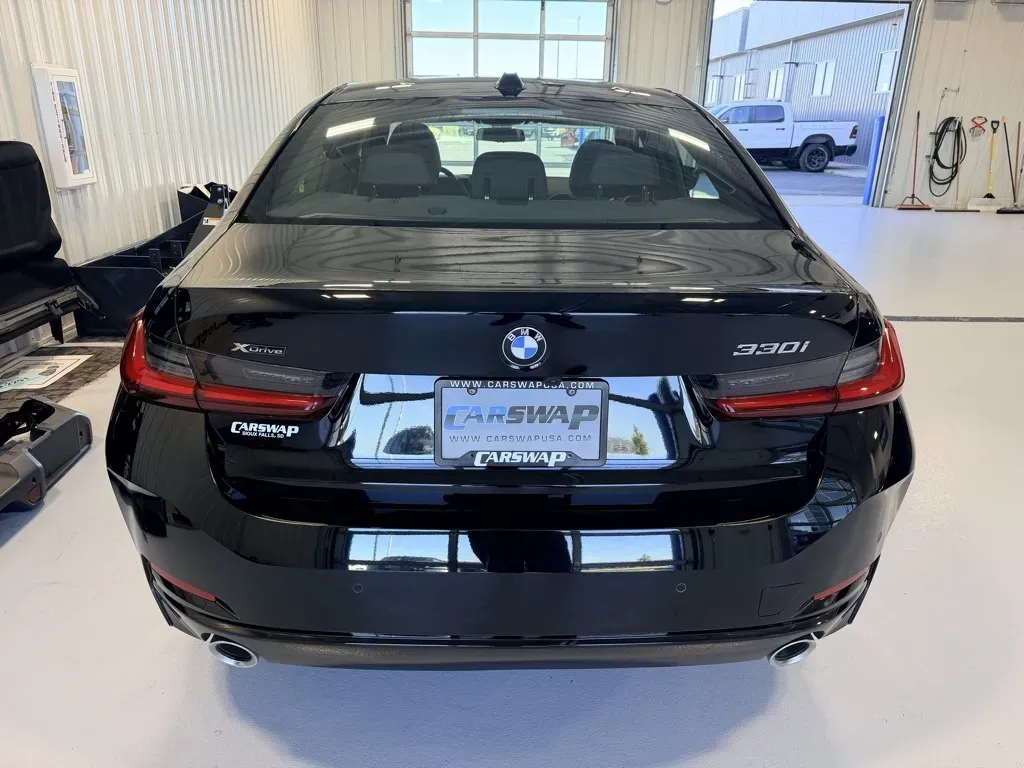 BMW 3 Series photo 4