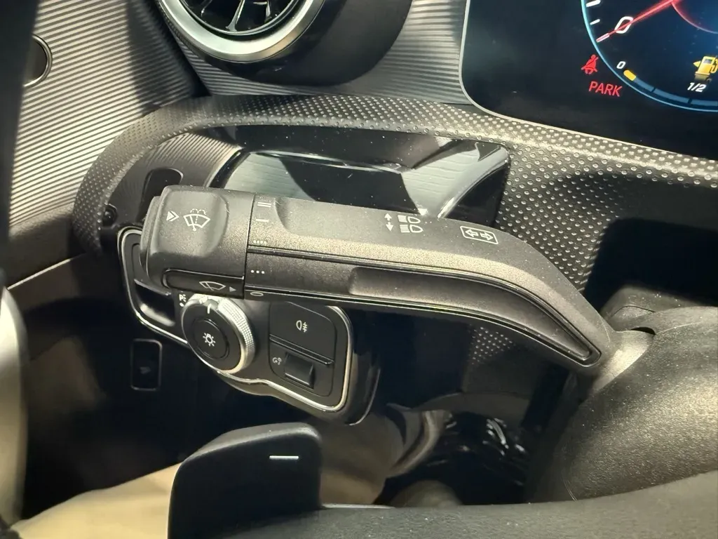 Mercedes-Benz A-Class photo 16