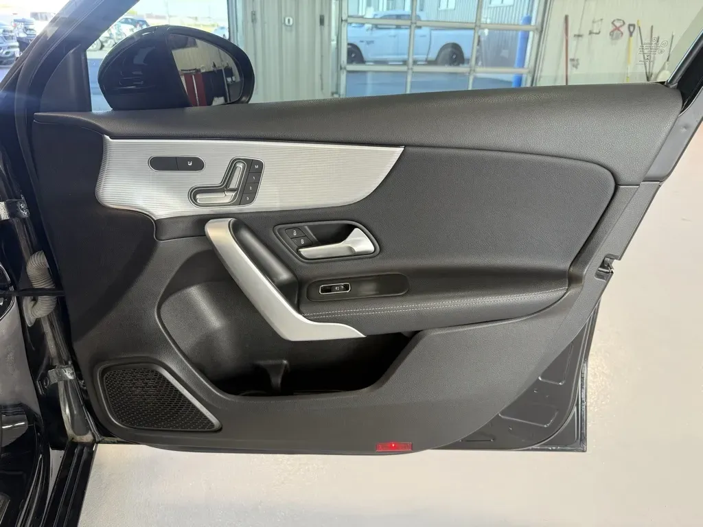 Mercedes-Benz A-Class photo 37