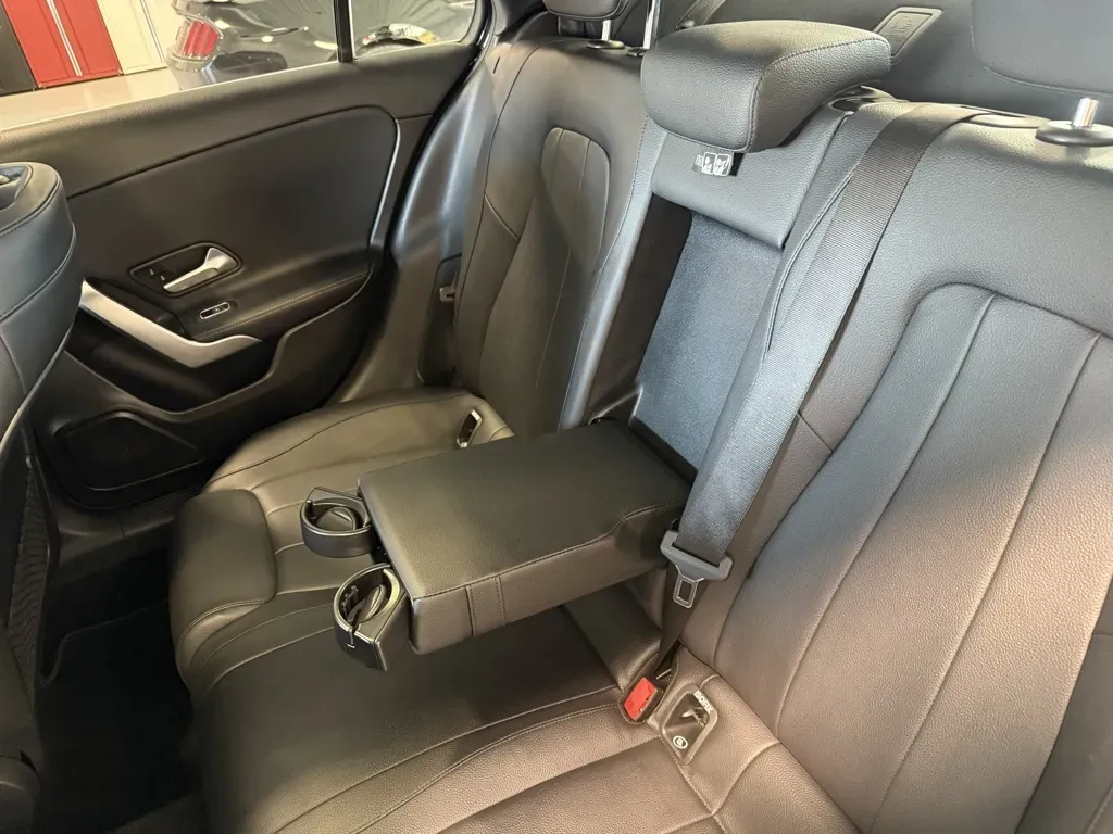 Mercedes-Benz A-Class photo 32