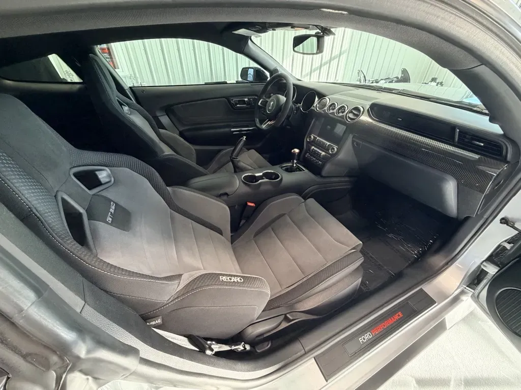 Ford Mustang photo 34