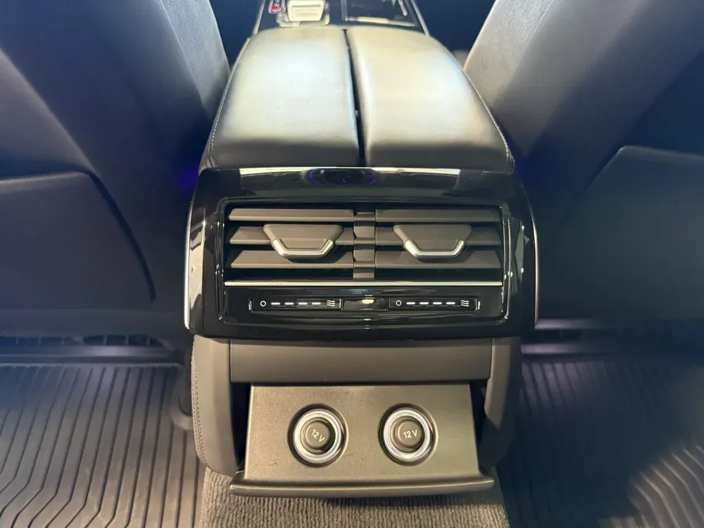 Audi A8 photo 39