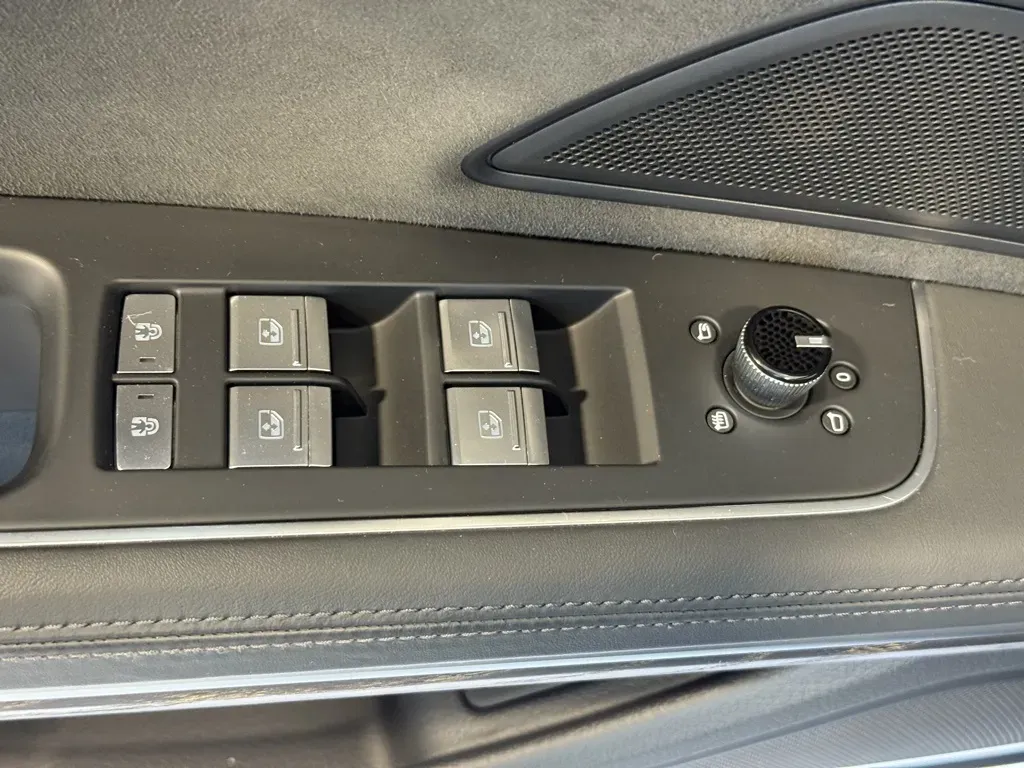 Audi A8 photo 29