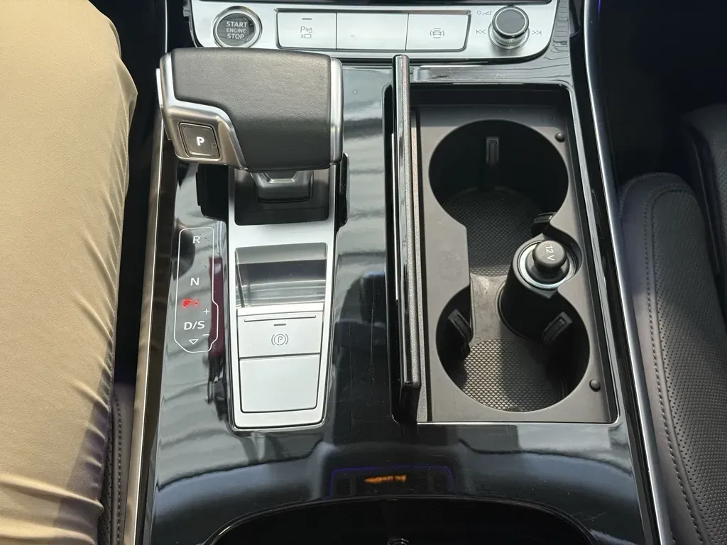 Audi A8 photo 24