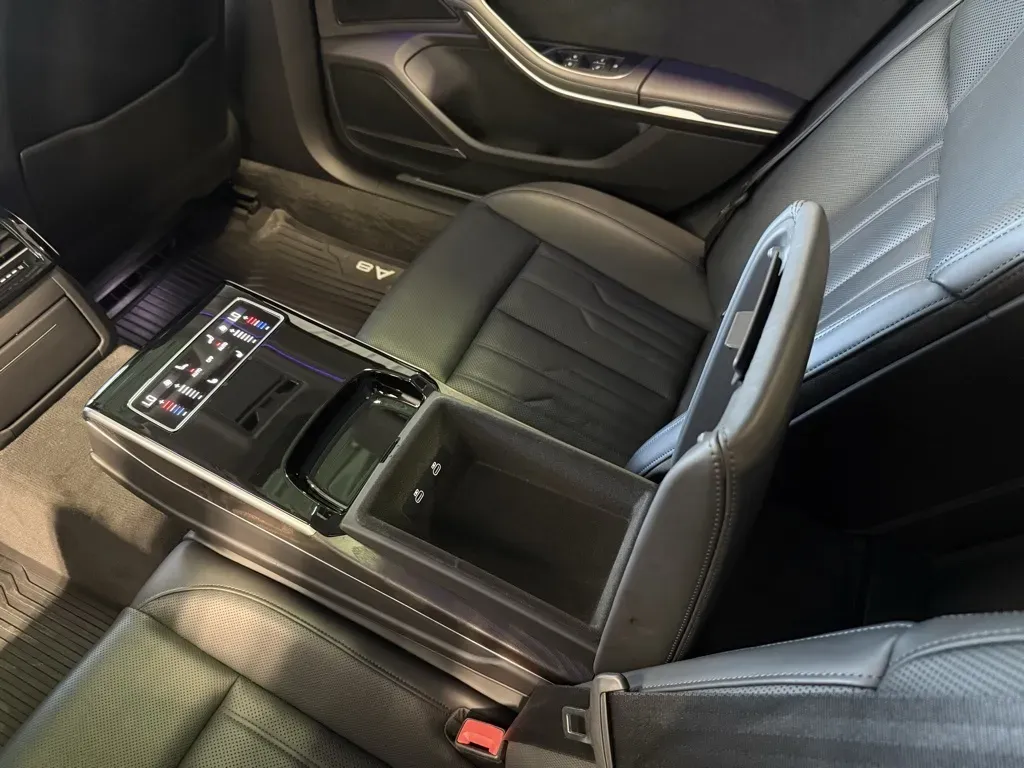 Audi A8 photo 37
