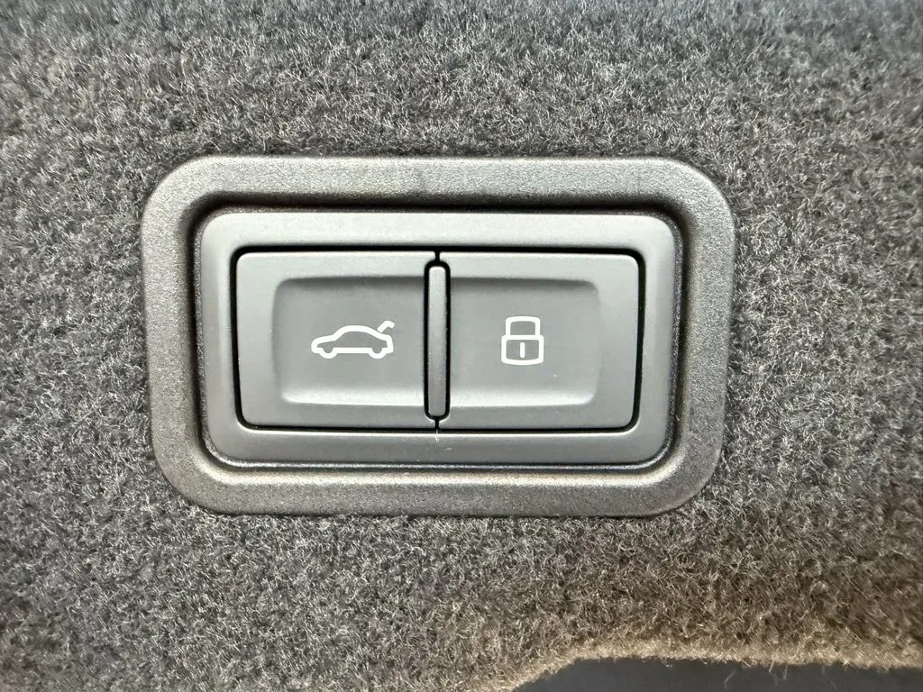 Audi A8 photo 43