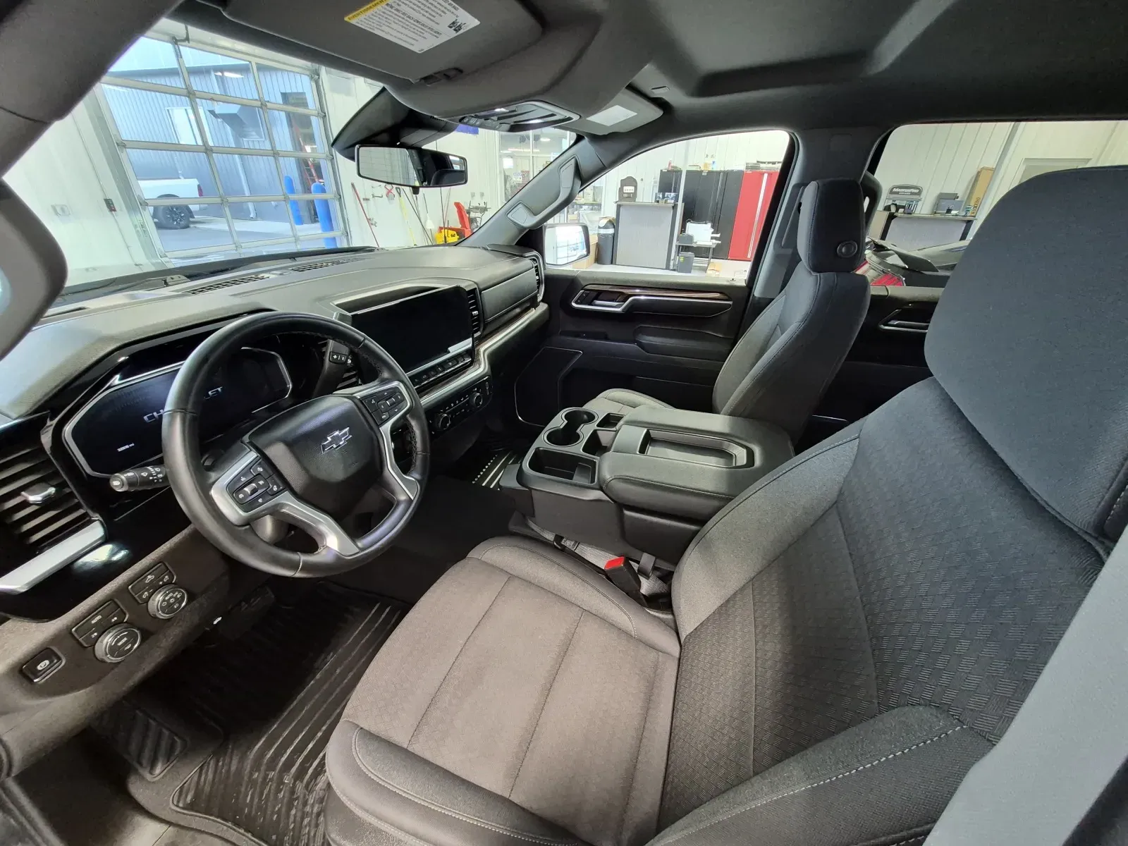 Chevrolet Silverado photo 8