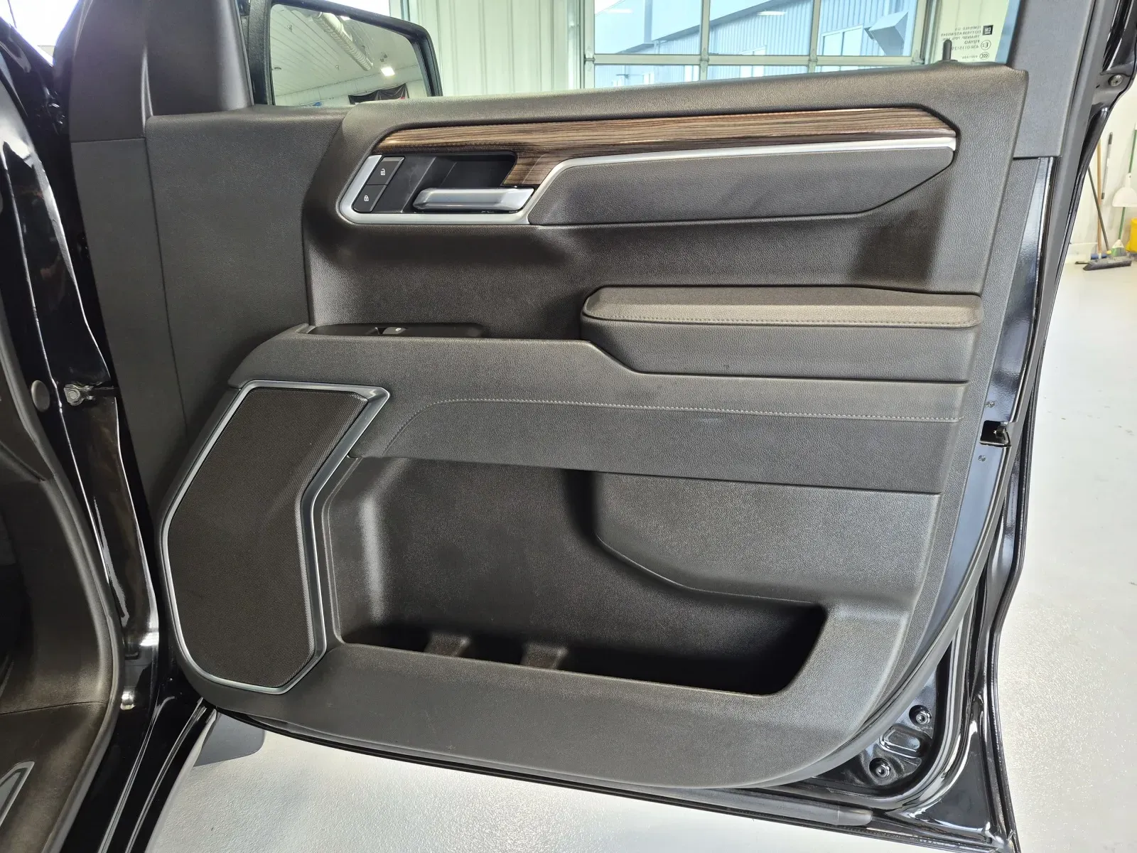 Chevrolet Silverado photo 34