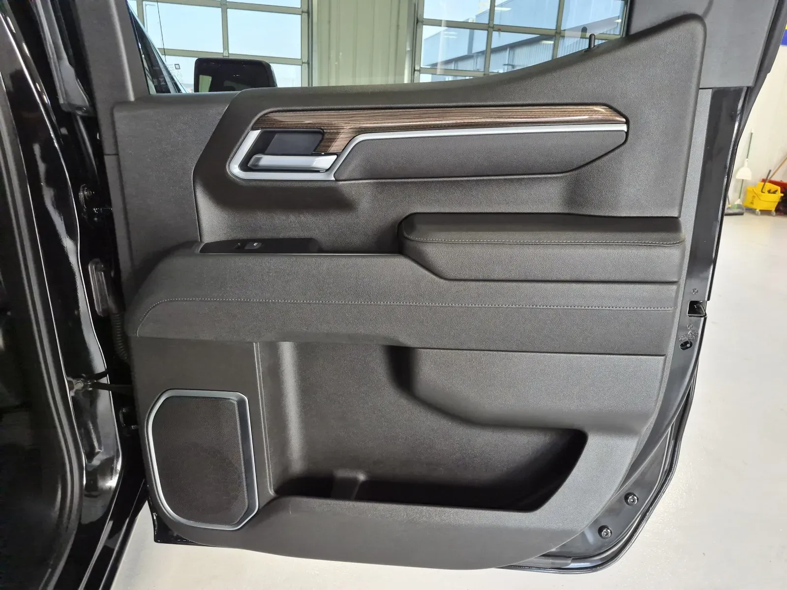 Chevrolet Silverado photo 36