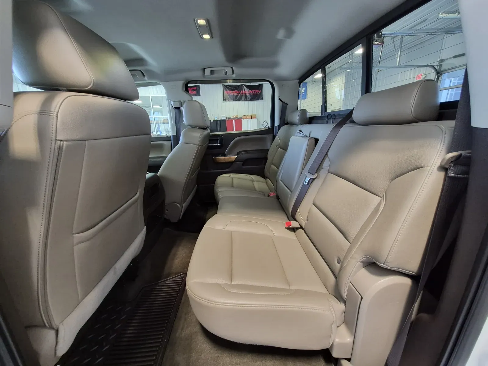 Chevrolet Silverado photo 32