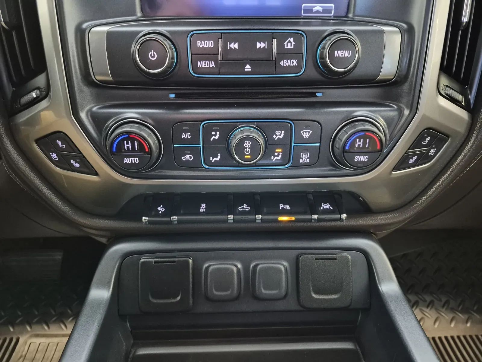Chevrolet Silverado photo 15