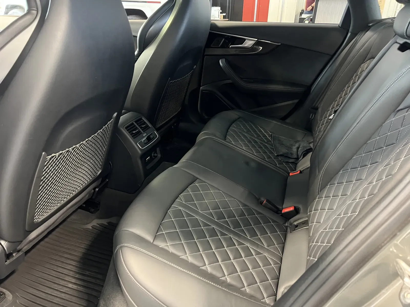 Audi S4 photo 36