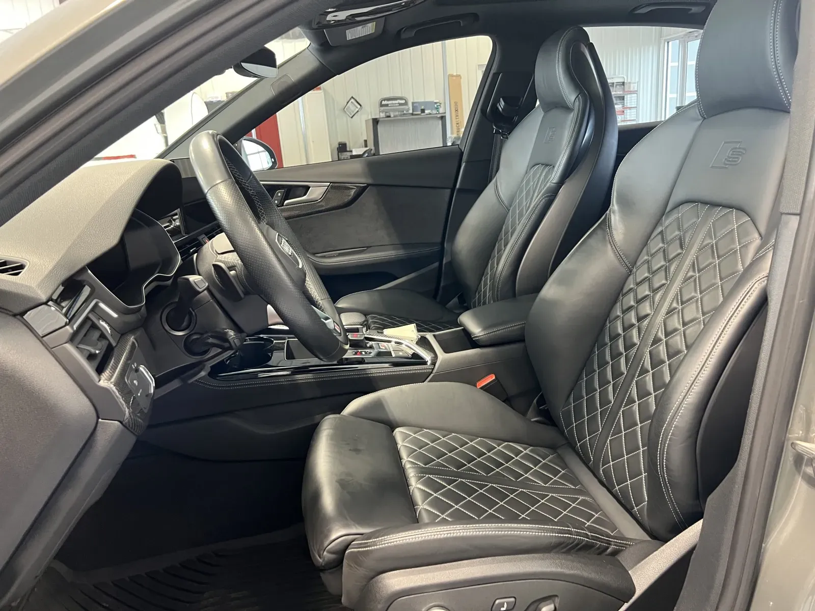 Audi S4 photo 33
