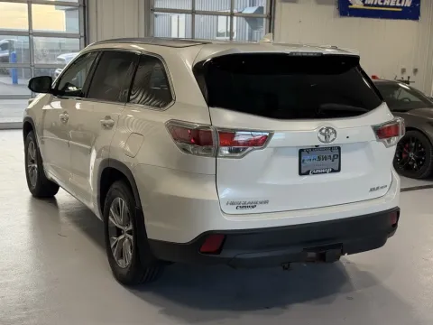 More photos of 2015 Toyota Highlander XLE V6 at CarSwap, SD