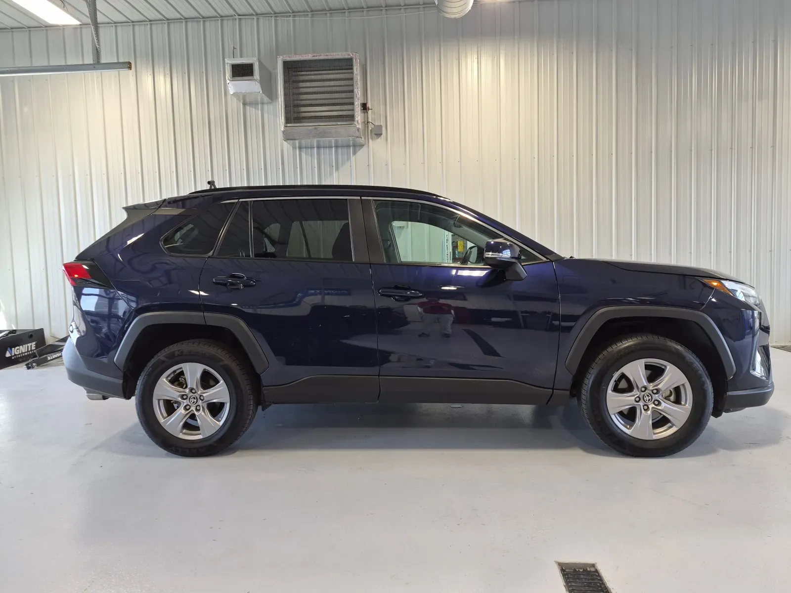 Toyota RAV4 photo 2