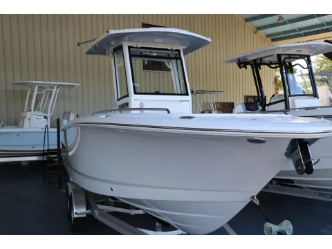 Photos of 2026 Robalo R250 Center Console for sale in Bluffton, SC at Longshore Boats Bluffton