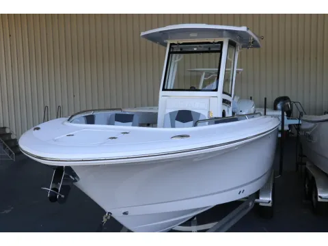 Another view of 2026 Robalo R250 Center Console for sale in Bluffton, SC at Longshore Boats Bluffton