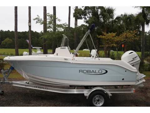 Photos of 2026 Robalo R180 Center Console for sale in Bluffton, SC at Longshore Boats Bluffton
