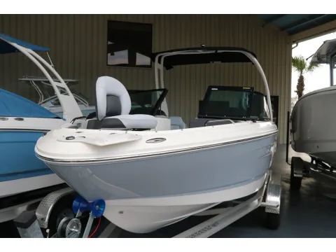 Photos of 2026 Chaparral 21 SSi Ski & Fish OB for sale in Bluffton, SC at Longshore Boats Bluffton