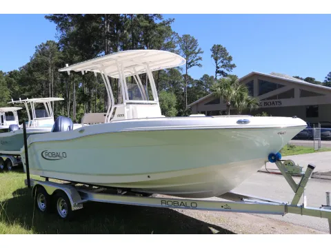 Photos of 2026 Robalo R200 Center Console for sale in Bluffton, SC at Longshore Boats Bluffton