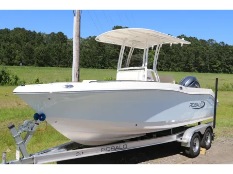 More photos of 2026 Robalo R200 Center Console at Longshore Boats Bluffton, SC