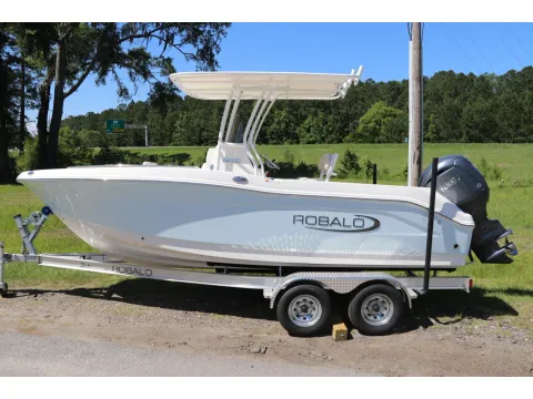 More photos of 2026 Robalo R200 Center Console at Longshore Boats Bluffton, SC