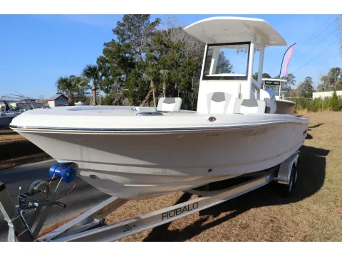 Another view of 2026 Robalo 246 Cayman for sale in Bluffton, SC at Longshore Boats Bluffton
