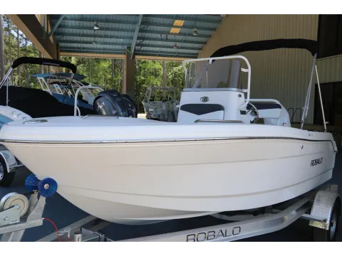 More photos of 2026 Robalo R160 Center Console at Longshore Boats Bluffton, SC