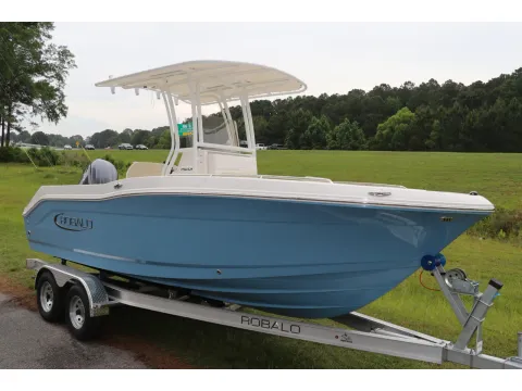 Photos of 2026 Robalo R200 Center Console for sale in Bluffton, SC at Longshore Boats Bluffton