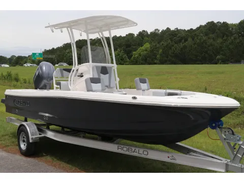 Photos of 2026 Robalo 206 Cayman for sale in Bluffton, SC at Longshore Boats Bluffton