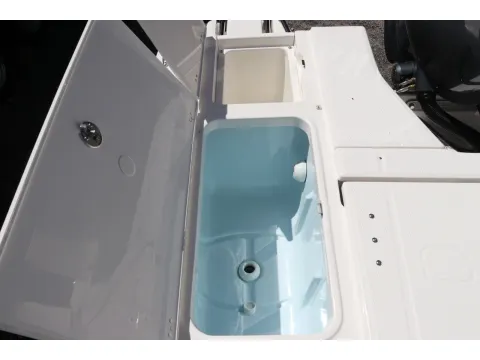 More photos of 2027 Robalo 226 Cayman at Longshore Boats Bluffton, SC