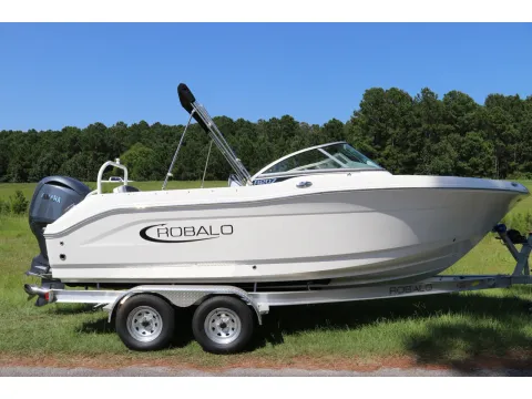 Photos of 2027 Robalo R207 Dual Console for sale in Bluffton, SC at Longshore Boats Bluffton