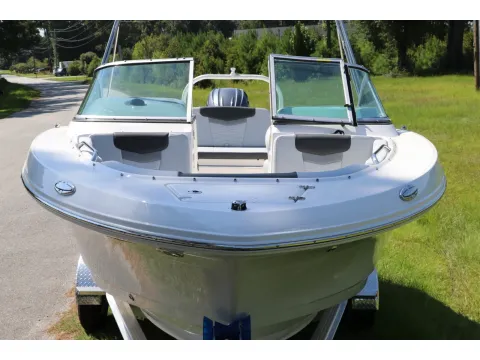 More photos of 2027 Robalo R207 Dual Console at Longshore Boats Bluffton, SC