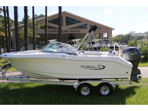 More photos of 2027 Robalo R207 Dual Console at Longshore Boats Bluffton, SC