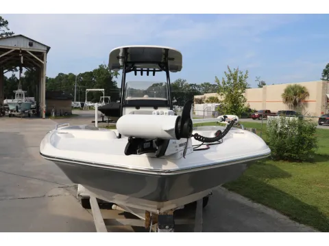 More photos of 2022 NauticStar 231 Hybrid at Longshore Boats Bluffton, SC